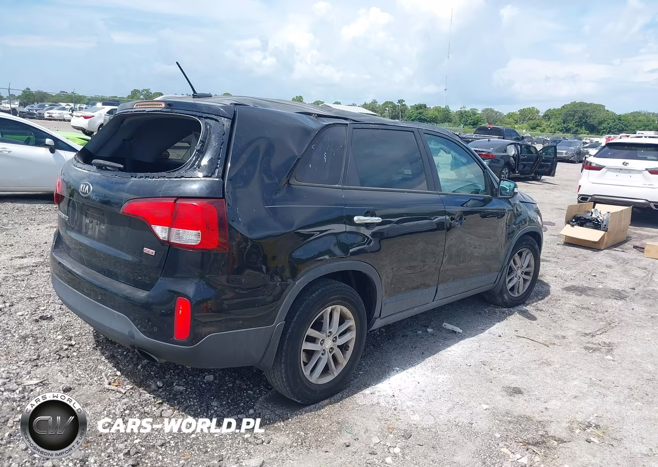2015 Kia Sorento Lx VIN:5XYKT4A66FG651453 - 4