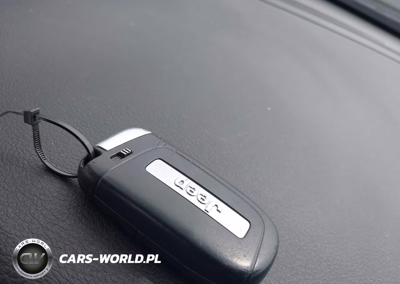 2023 Jeep Renegade Latitude 4X4 VIN:ZACNJDB10PPP60303 - 11