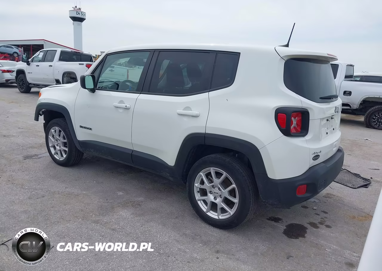 2023 Jeep Renegade Latitude 4X4 VIN:ZACNJDB10PPP60303 - 3