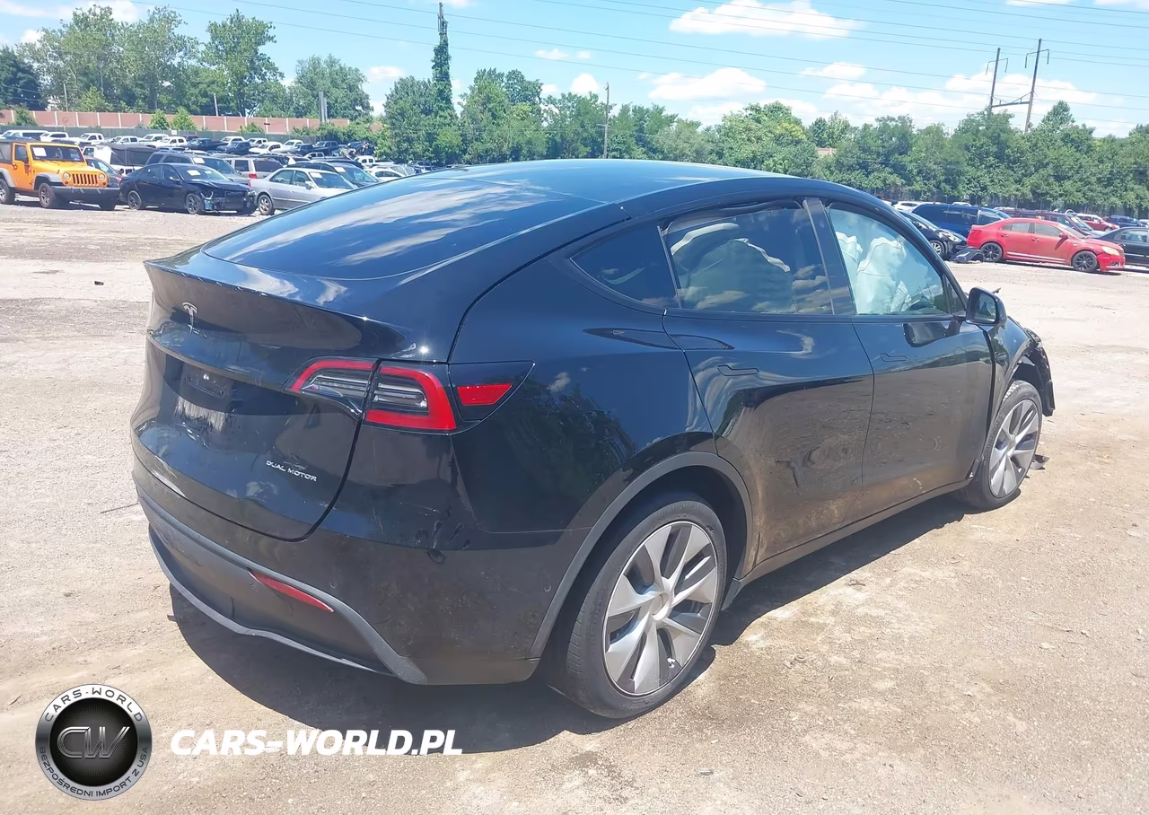 2022 Tesla Model Y Long Range Dual Motor All-Wheel Drive VIN:7SAYGDEE6NA008493 - 4