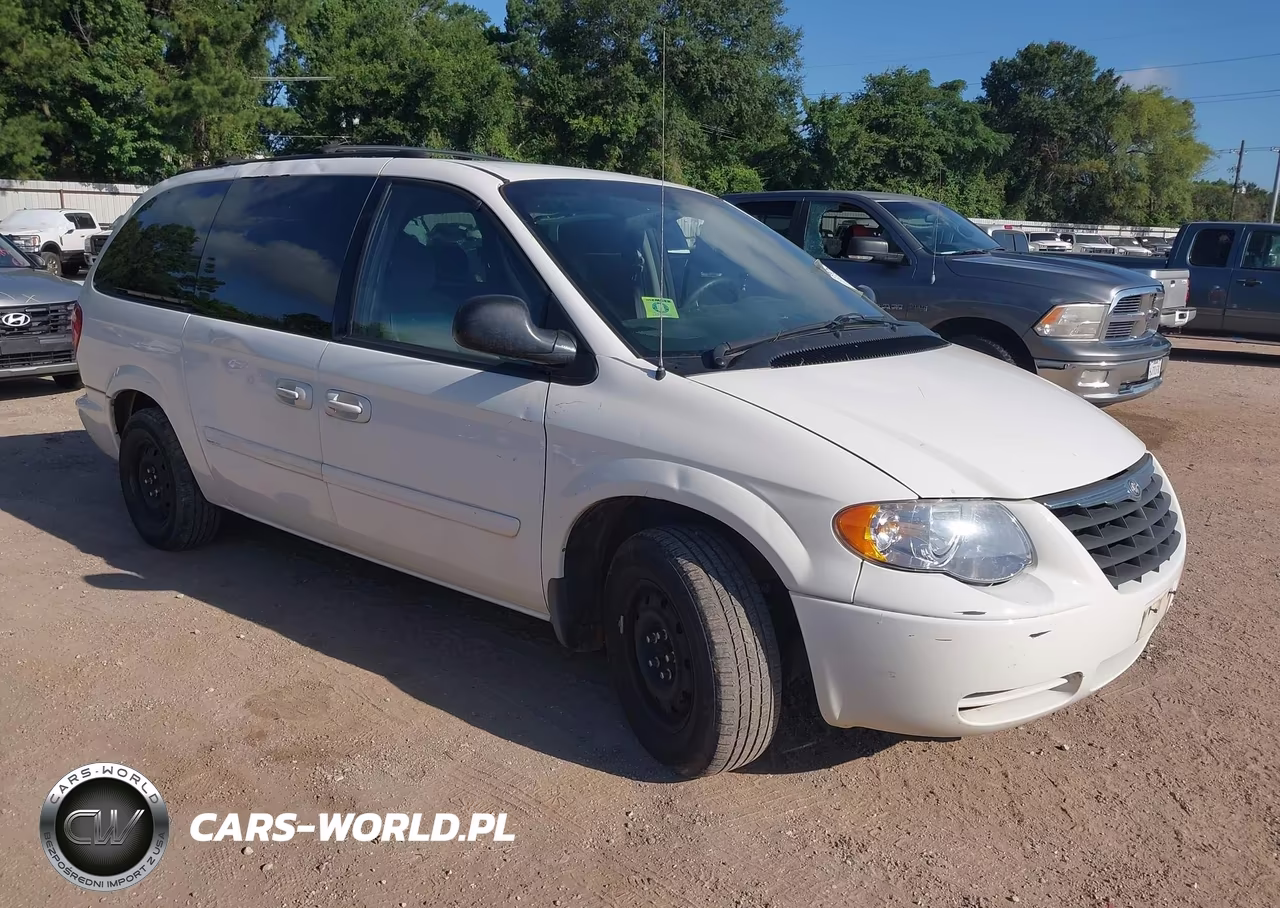 2005 Chrysler Town & Country Lx