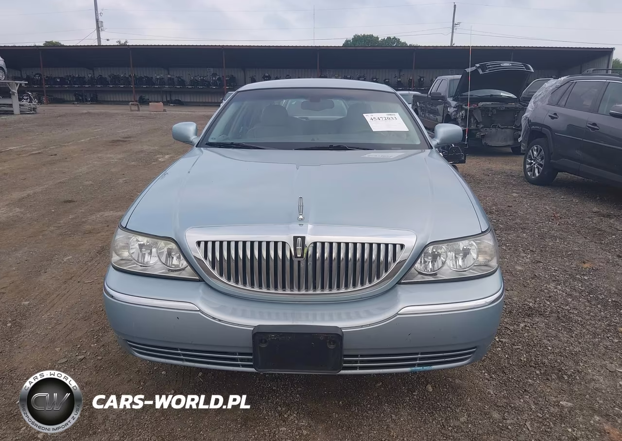 2005 Lincoln Town Car Signature VIN:1LNHM81W85Y605977 - 6