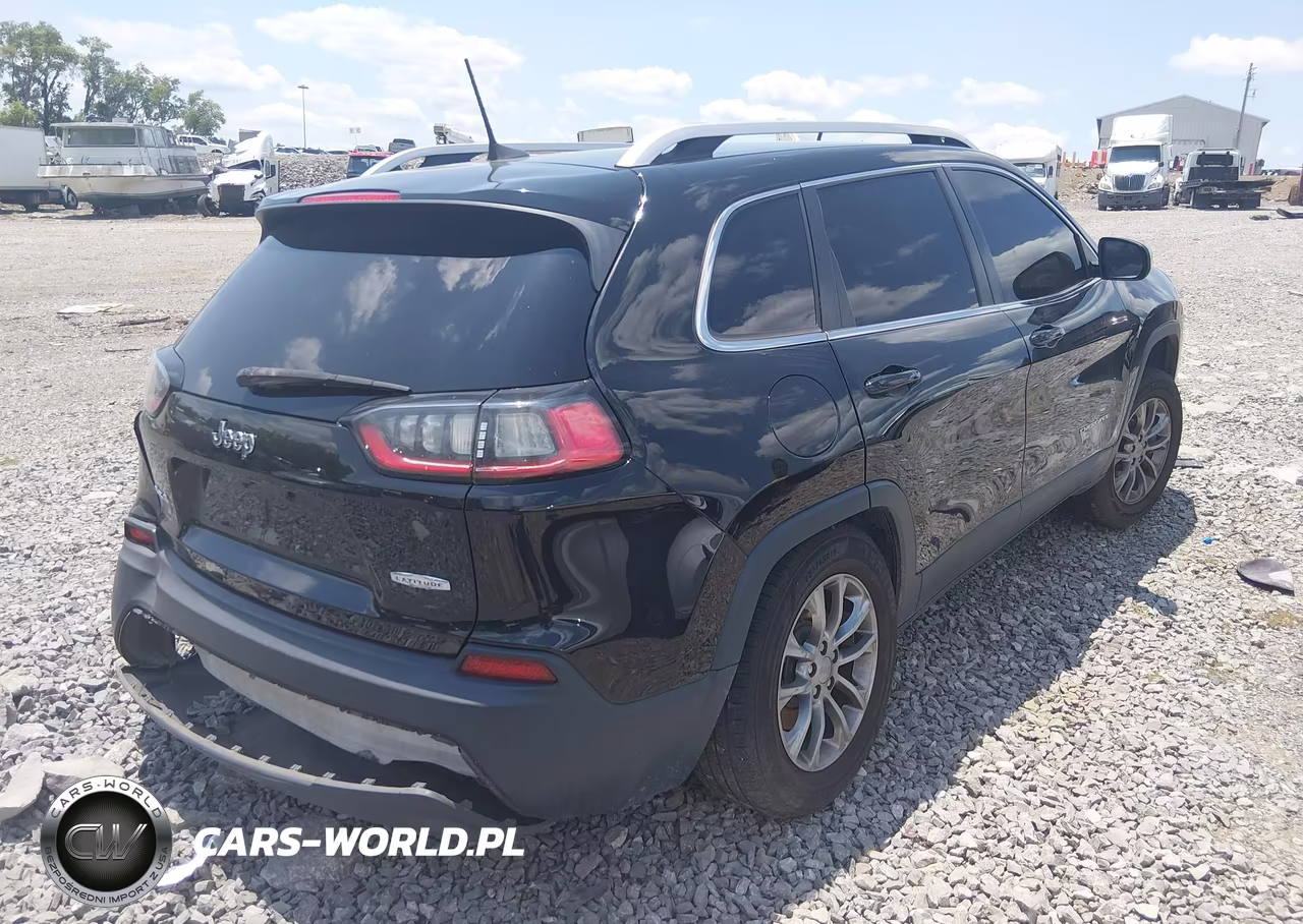 2019 Jeep Cherokee Latitude Plus 4X4 VIN:1C4PJMLBXKD199196 - 4