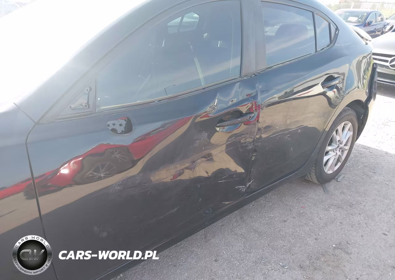 2018 Mazda Mazda3 Sport VIN:3MZBN1U70JM194192 - 17