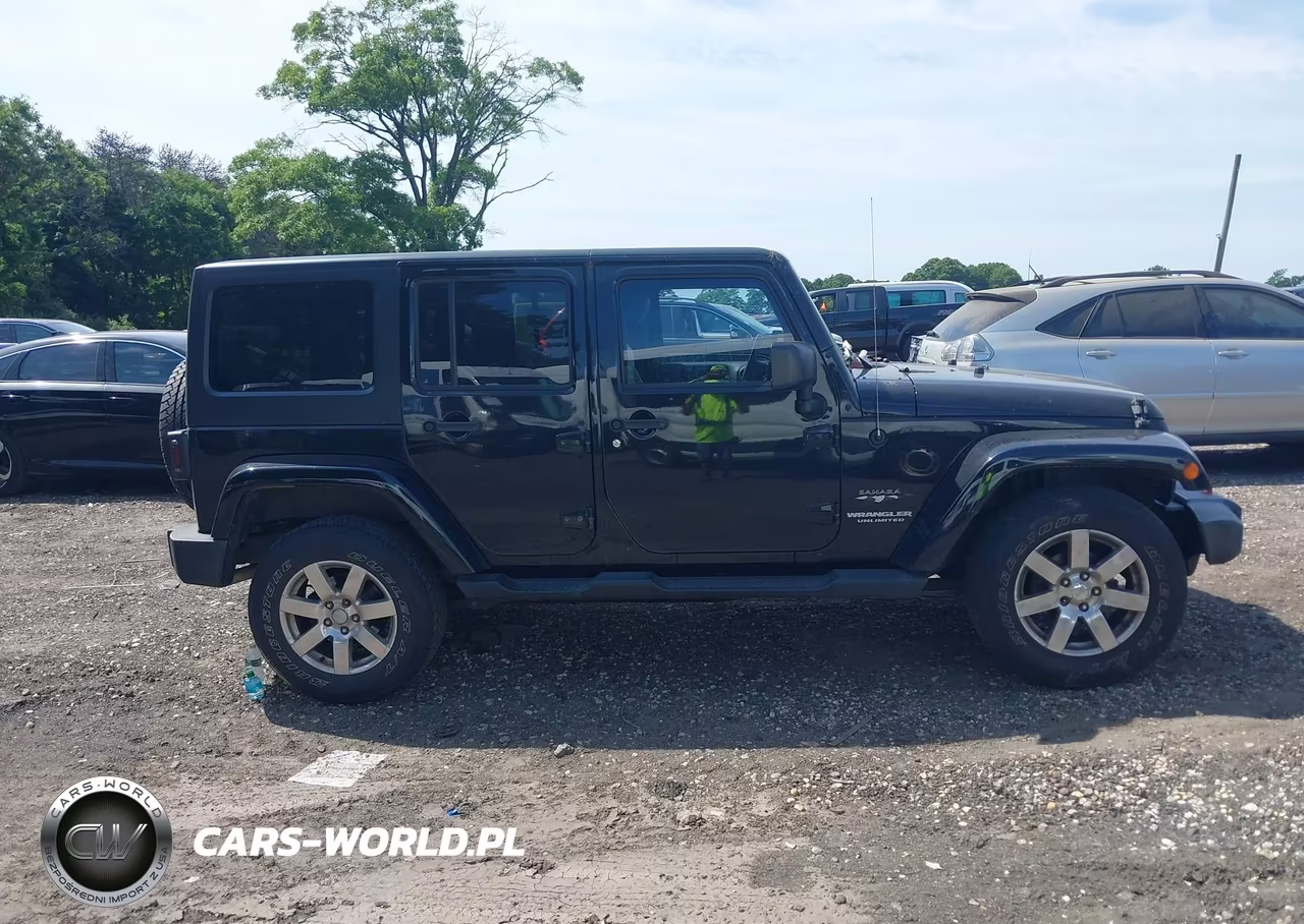2016 Jeep Wrangler Unlimited Sahara VIN:1C4BJWEGXGL198545 - 13