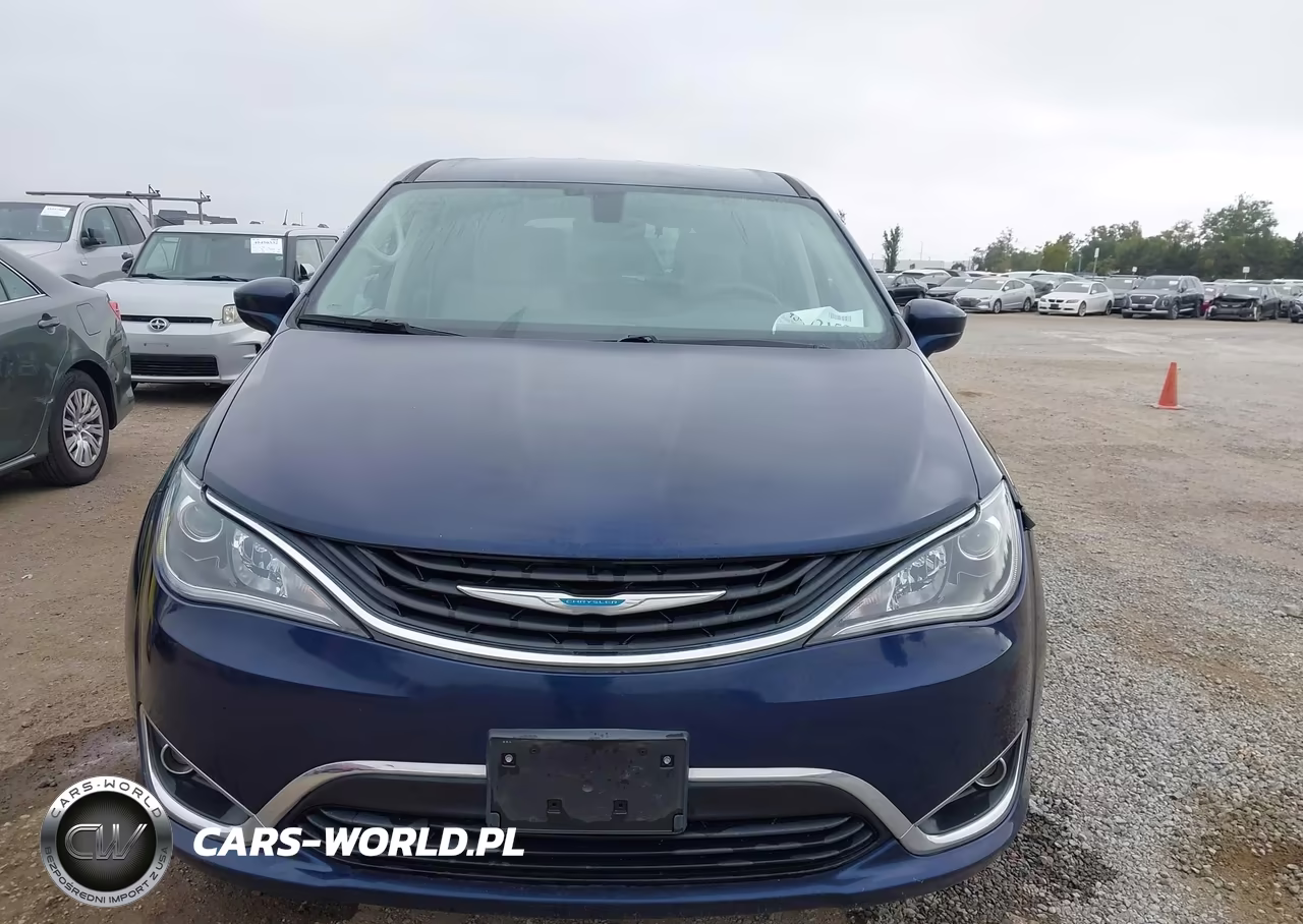 2018 Chrysler Pacifica Hybrid Touring Plus VIN:2C4RC1H79JR236546 - 12