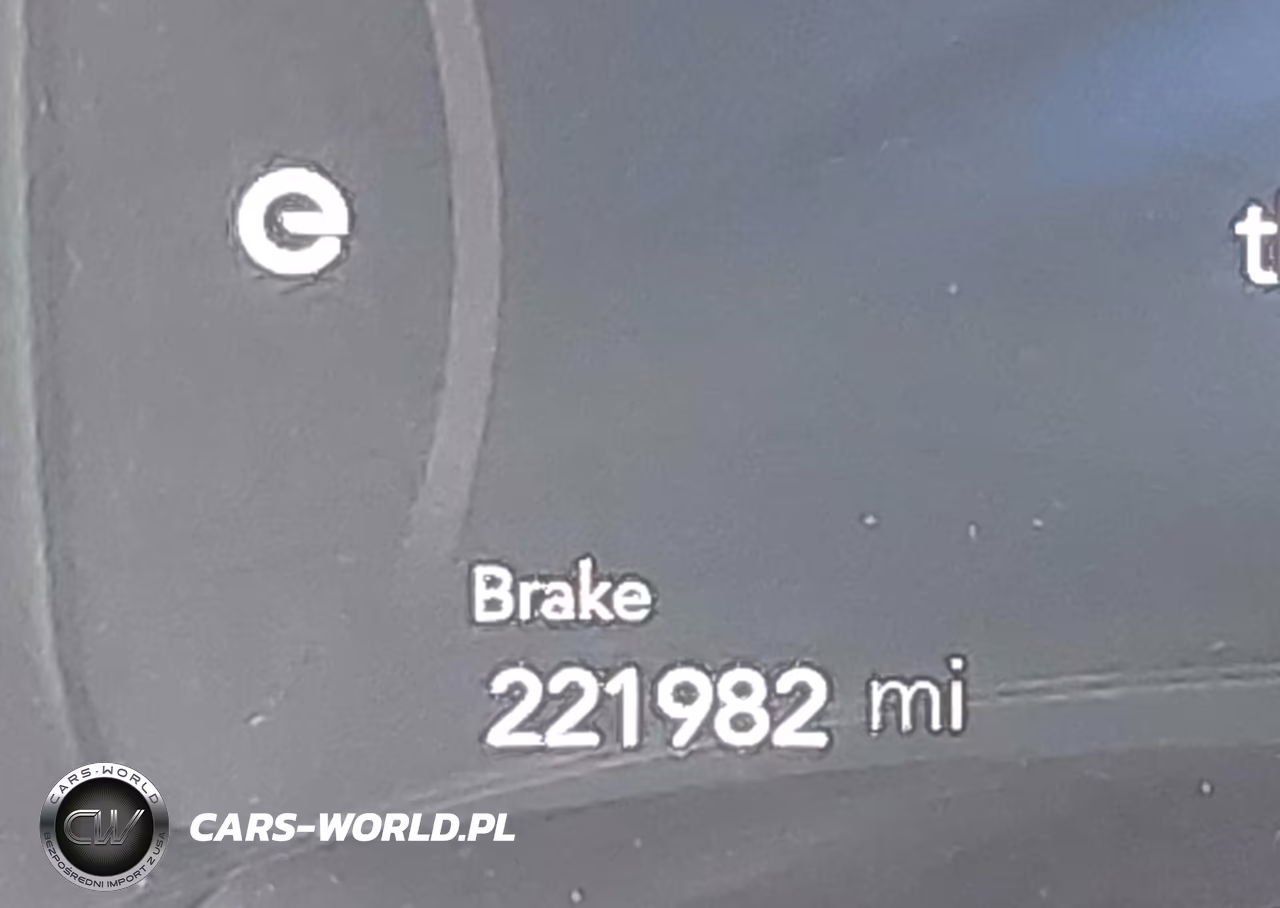 2018 Chrysler Pacifica Hybrid Touring Plus VIN:2C4RC1H79JR236546 - 15