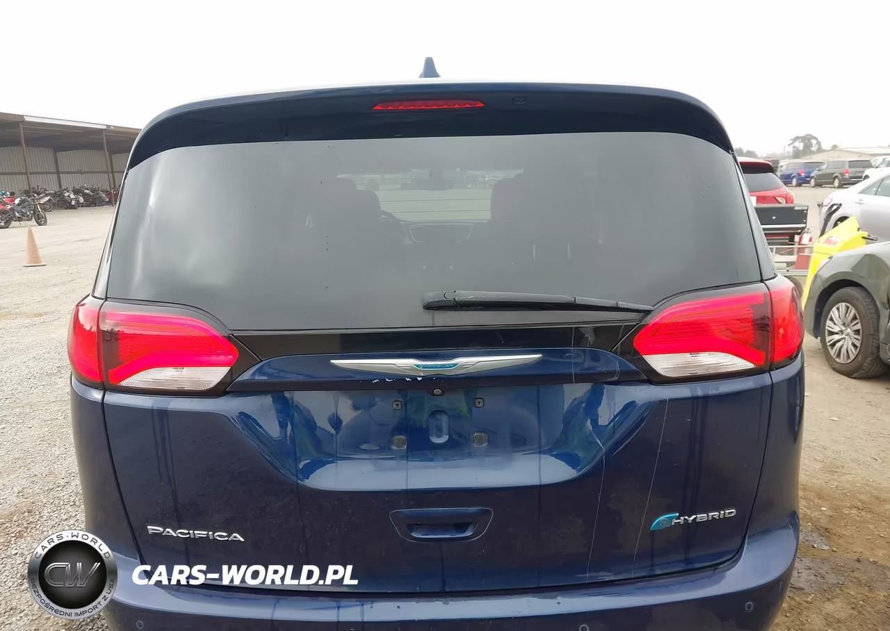 2018 Chrysler Pacifica Hybrid Touring Plus VIN:2C4RC1H79JR236546 - 16