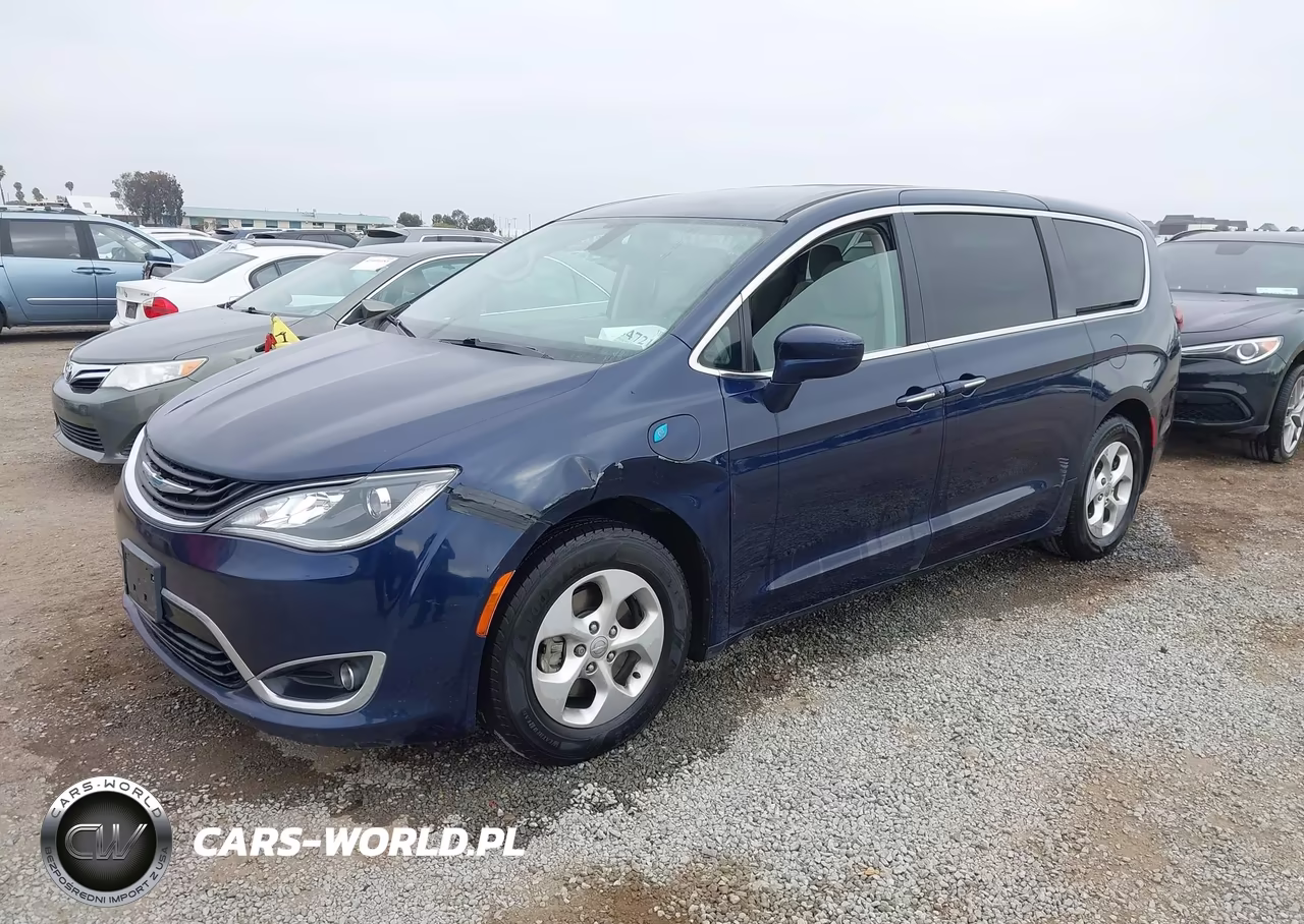 2018 Chrysler Pacifica Hybrid Touring Plus VIN:2C4RC1H79JR236546 - 2