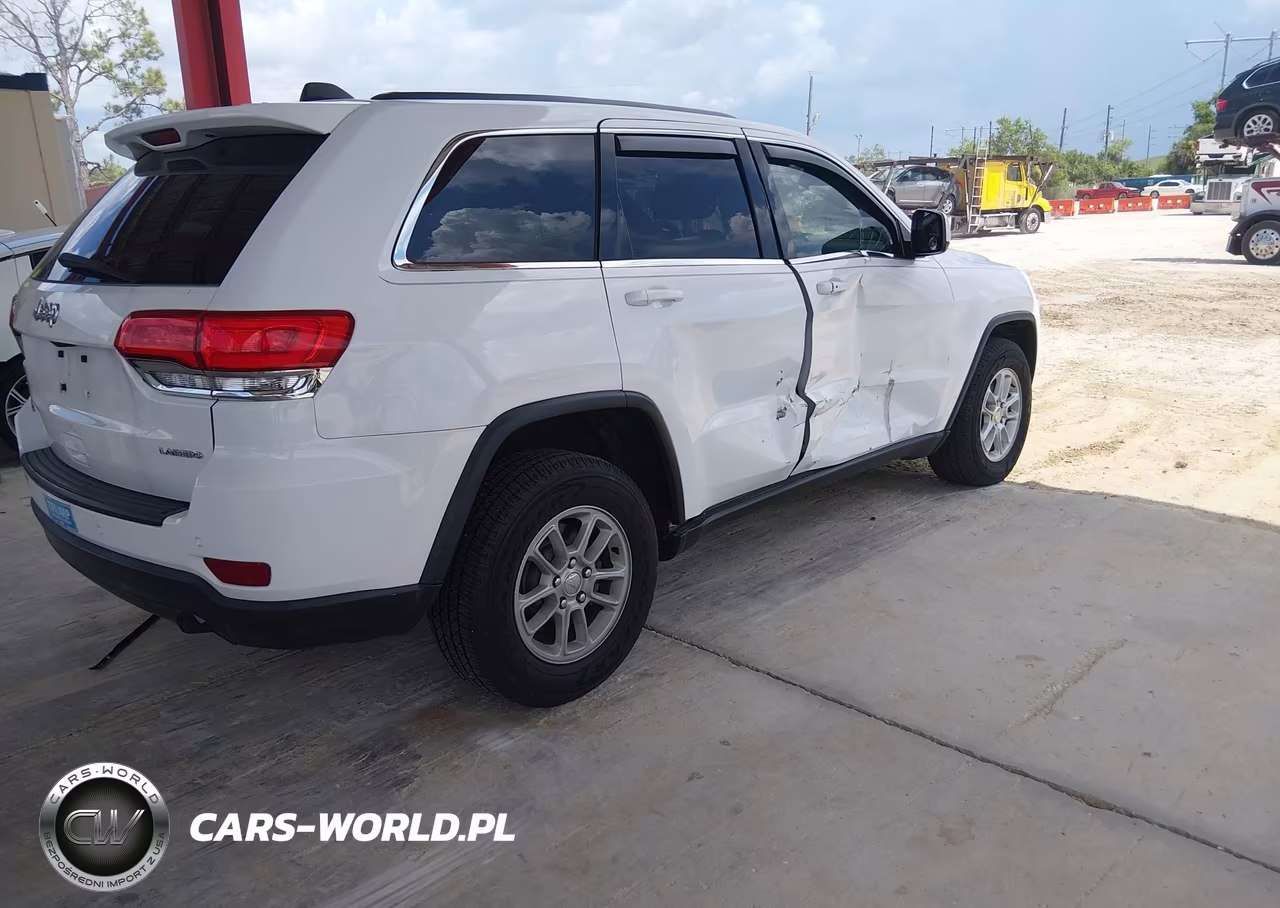 2018 Jeep Grand Cherokee Laredo 4X4 VIN:1C4RJFAG9JC188438 - 4