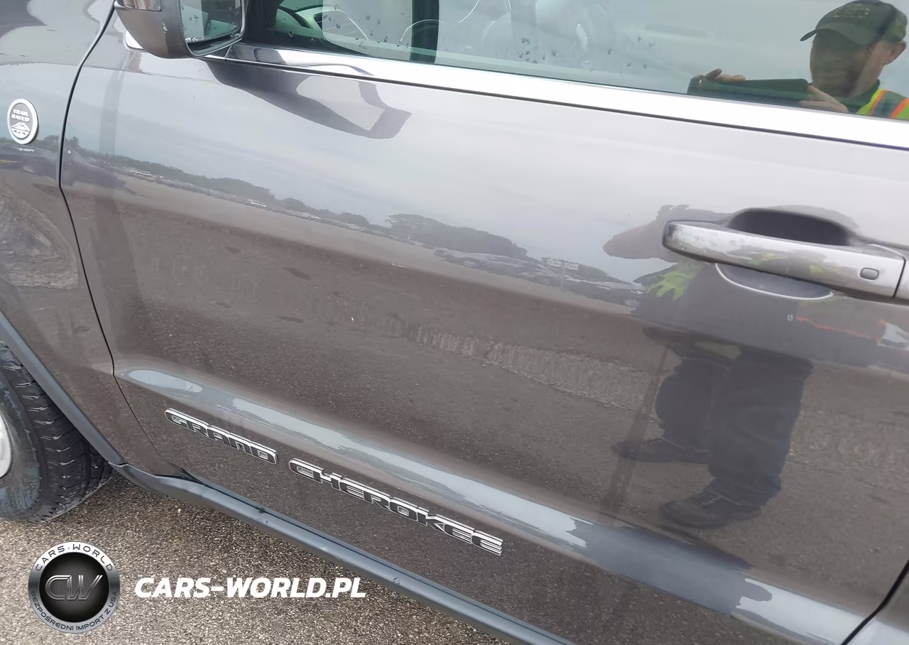 2020 Jeep Grand Cherokee Laredo E 4X4 VIN:1C4RJFAG4LC366100 - 16