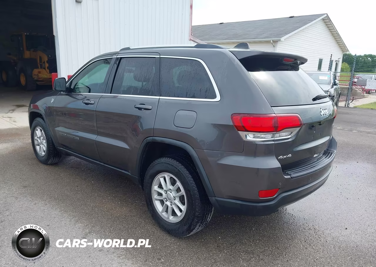 2020 Jeep Grand Cherokee Laredo E 4X4 VIN:1C4RJFAG4LC366100 - 3