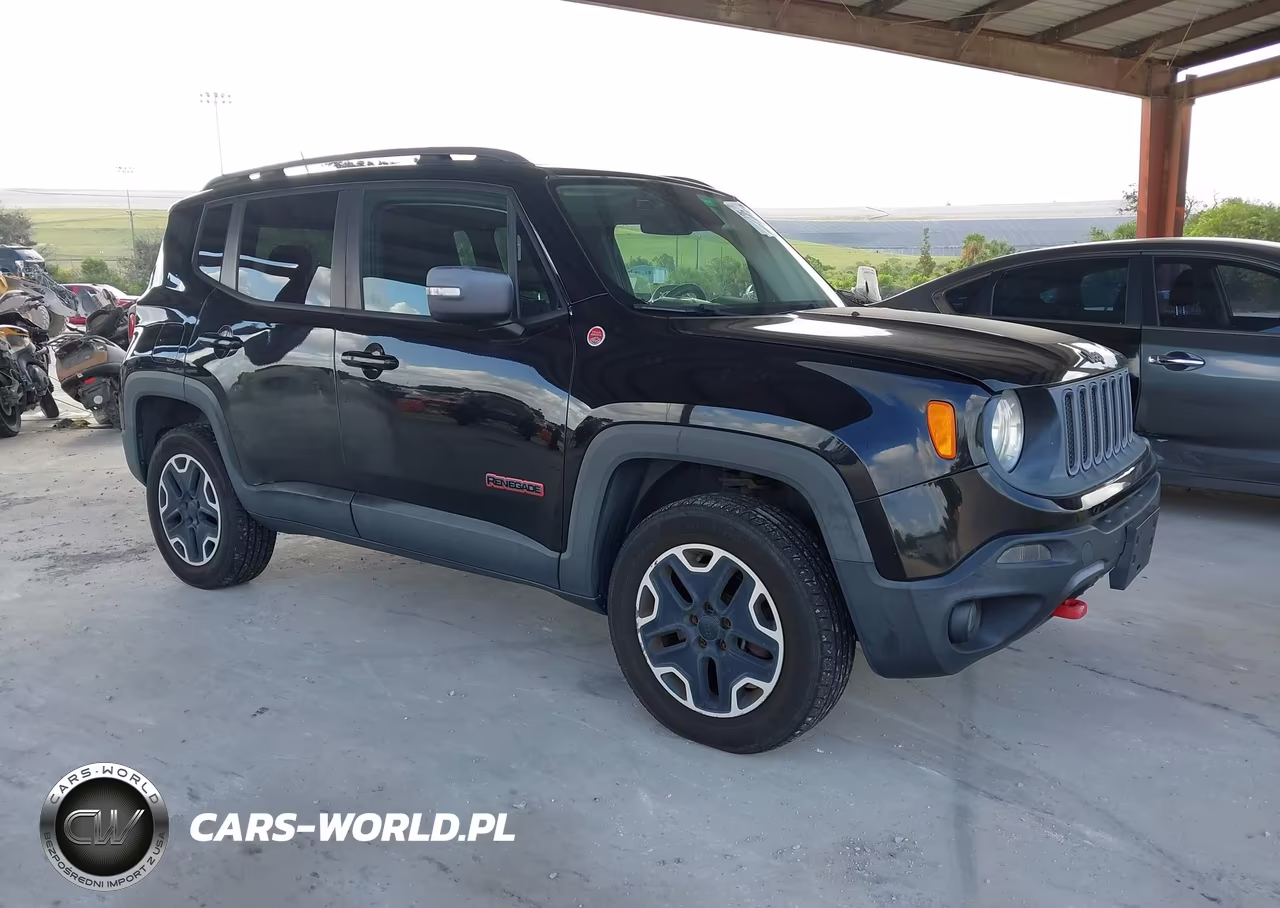 2015 Jeep Renegade Trailhawk – zdjęcie 1 z 17