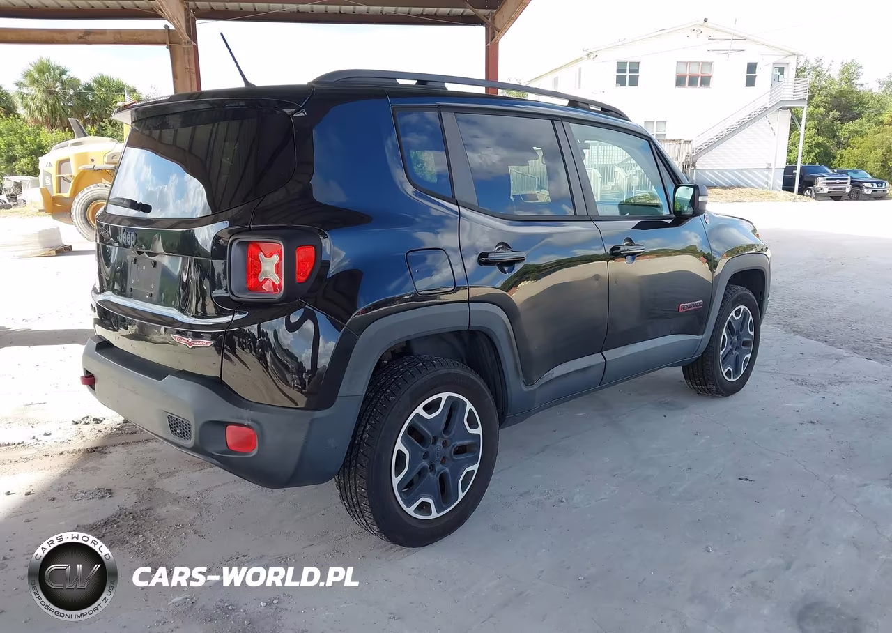 2015 Jeep Renegade Trailhawk VIN:ZACCJBCT4FPB31012 - 4