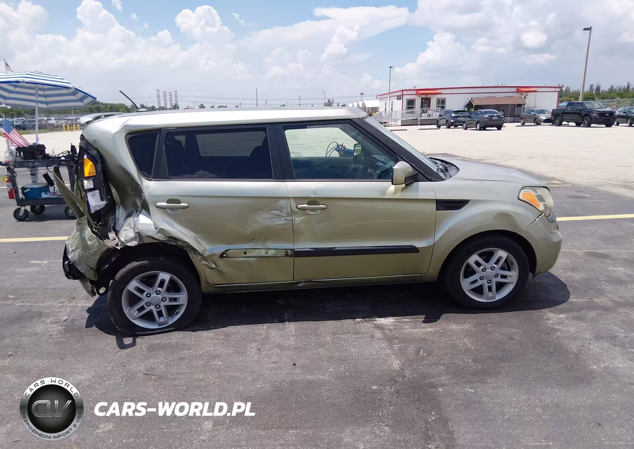 2011 Kia Soul + VIN:KNDJT2A25B7275896 - 13