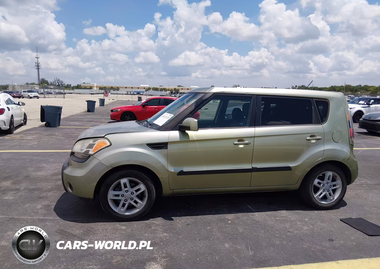 2011 Kia Soul + VIN:KNDJT2A25B7275896 - 14
