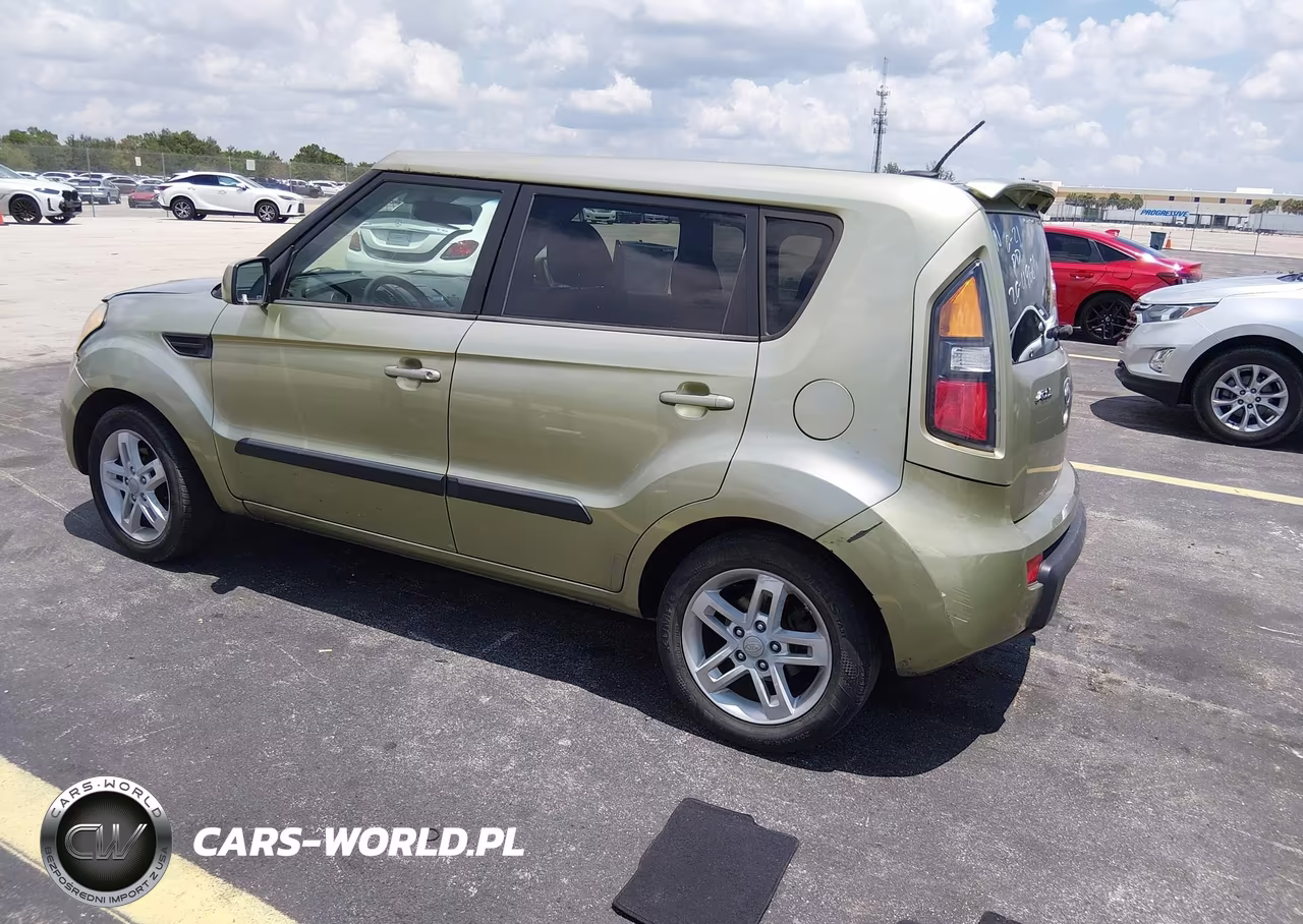 2011 Kia Soul + VIN:KNDJT2A25B7275896 - 3