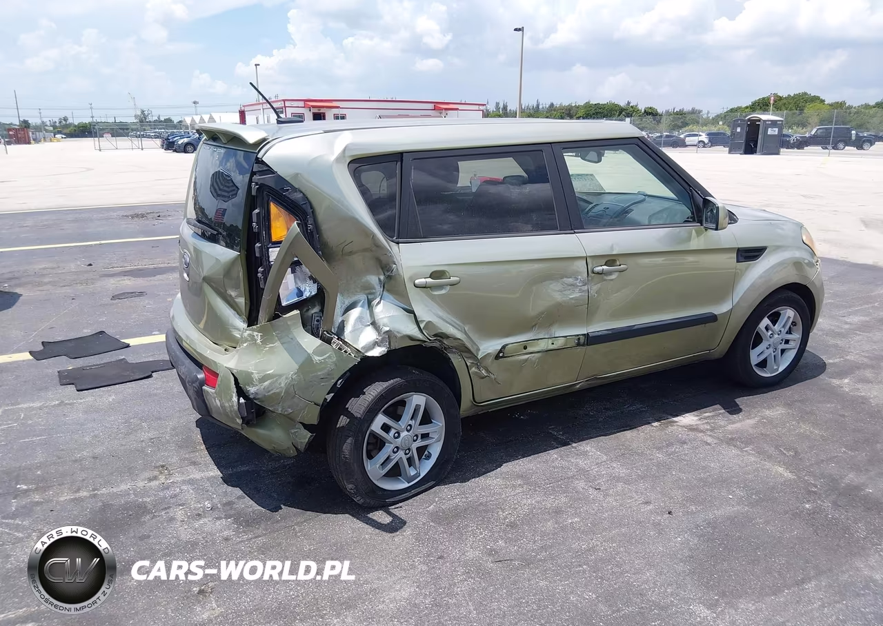 2011 Kia Soul + VIN:KNDJT2A25B7275896 - 4