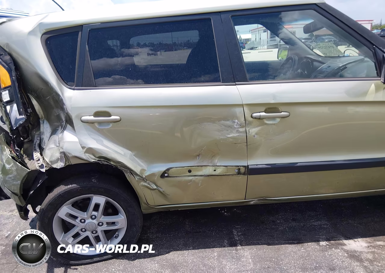 2011 Kia Soul + VIN:KNDJT2A25B7275896 - 6