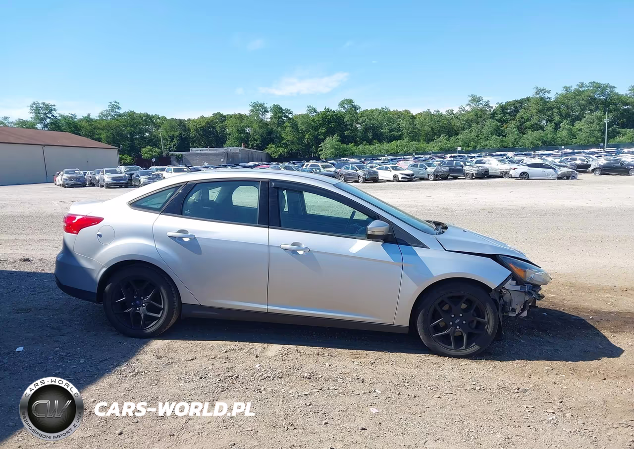 2016 Ford Focus Se VIN:1FADP3F21GL332289 - 13