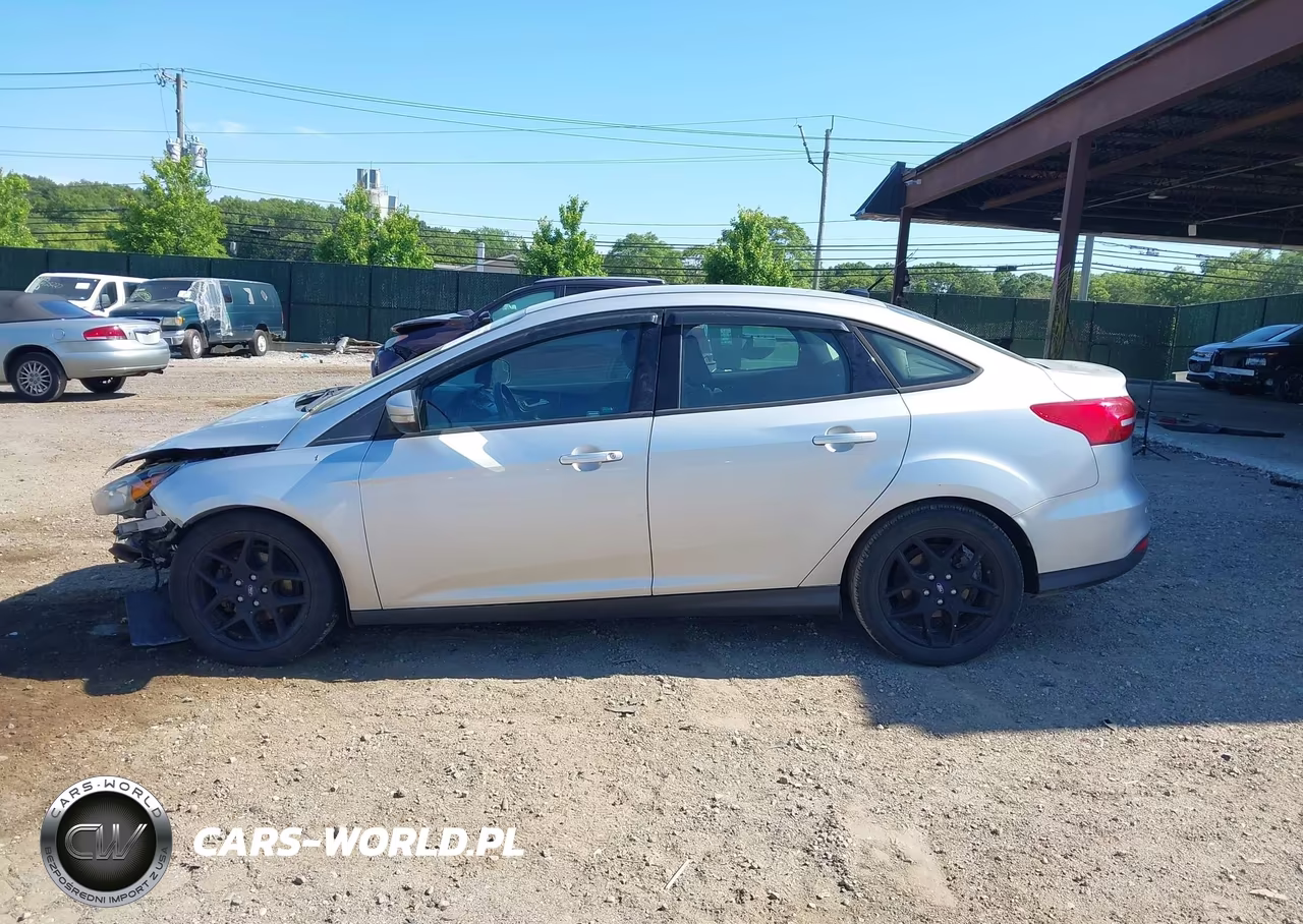 2016 Ford Focus Se VIN:1FADP3F21GL332289 - 14