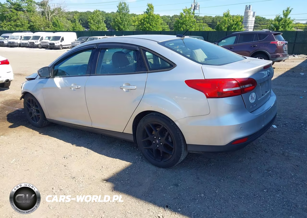 2016 Ford Focus Se VIN:1FADP3F21GL332289 - 3
