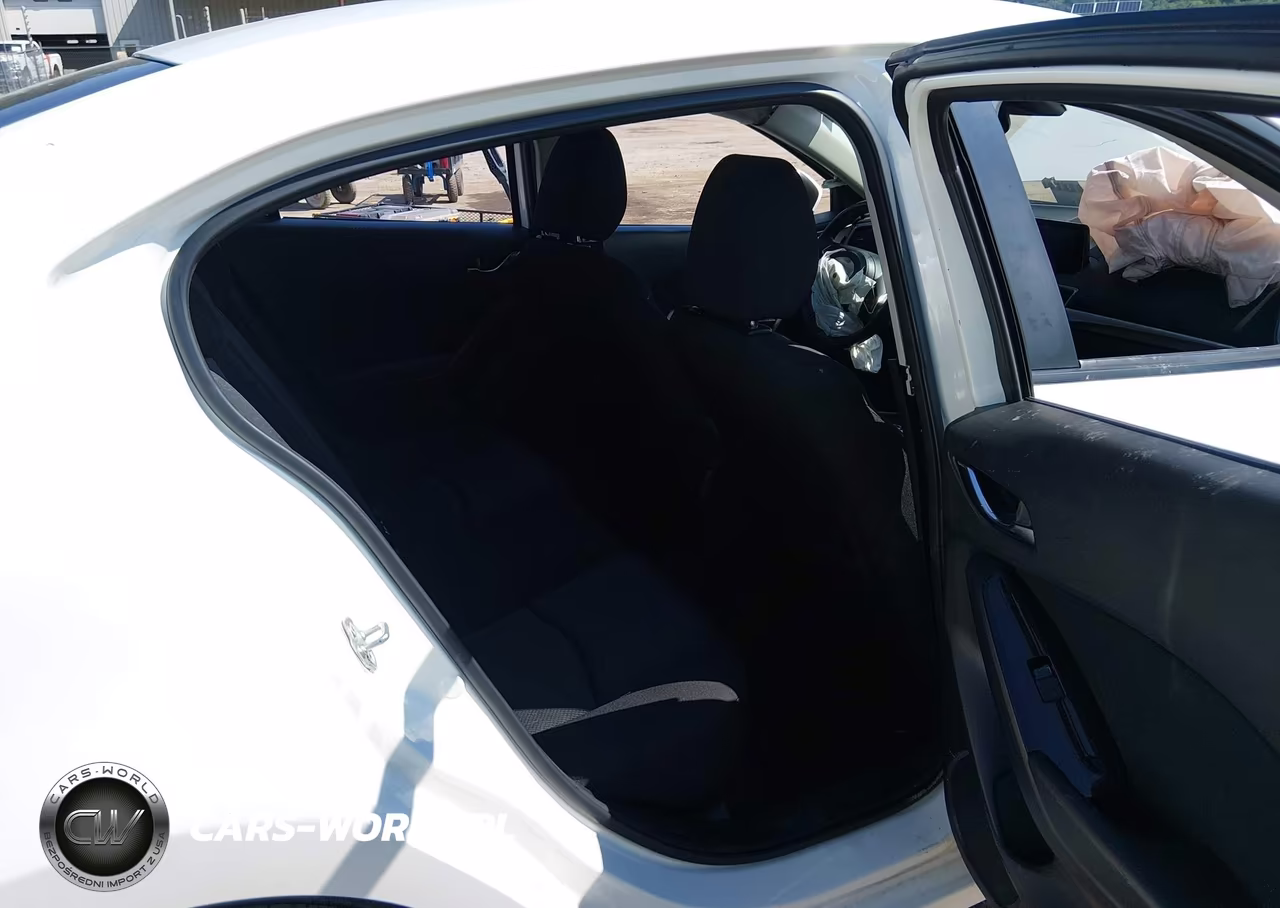 2018 Mazda Mazda3 Sport VIN:3MZBN1U70JM214716 - 8