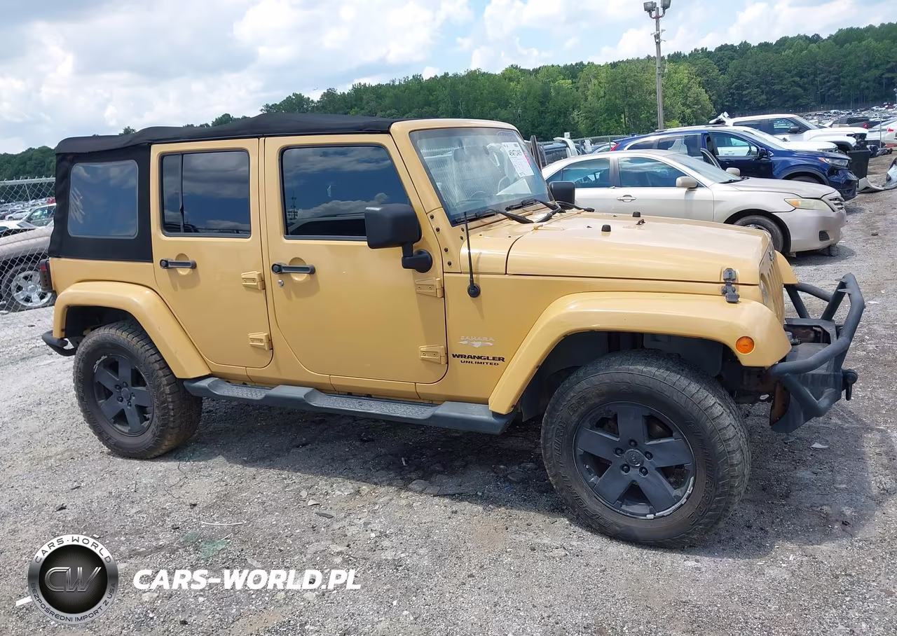 2013 Jeep Wrangler Unlimited Sahara VIN:1C4HJWEG5DL629184 - 14