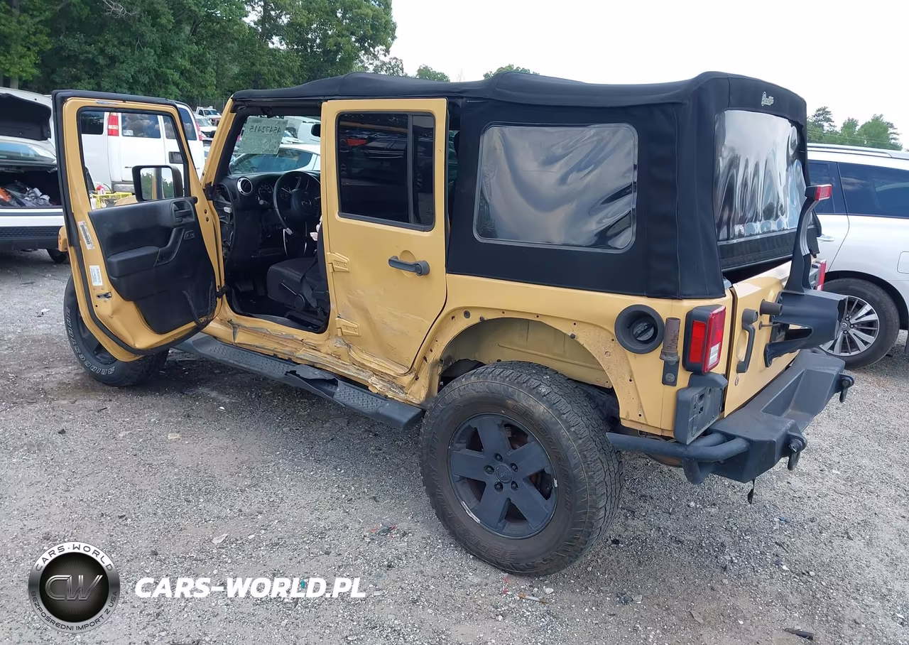 2013 Jeep Wrangler Unlimited Sahara VIN:1C4HJWEG5DL629184 - 3