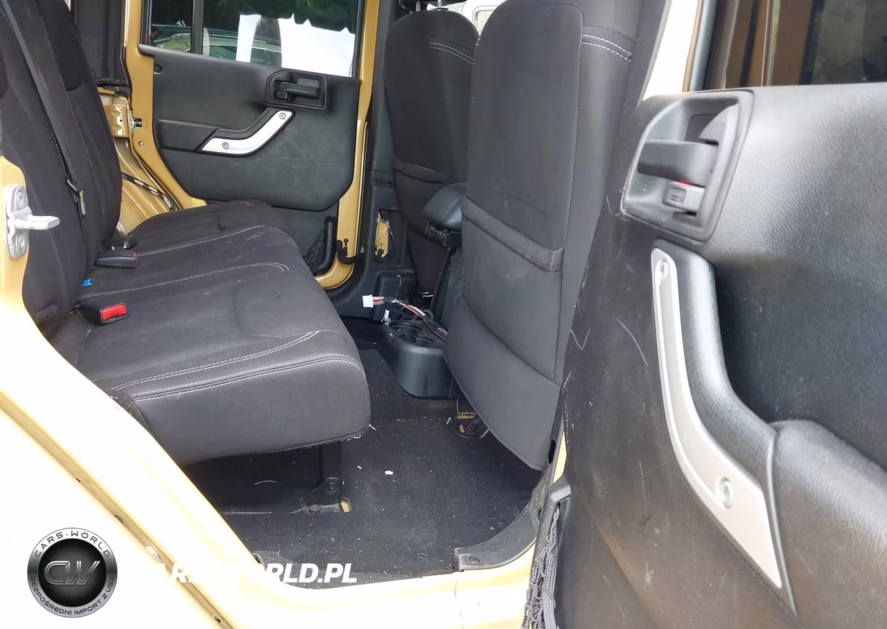 2013 Jeep Wrangler Unlimited Sahara VIN:1C4HJWEG5DL629184 - 8