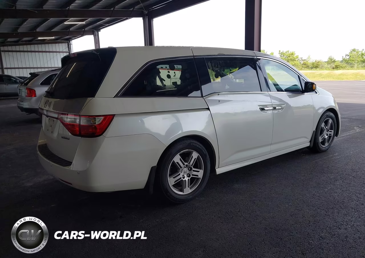 2013 Honda Odyssey Touring-Touring Elite VIN:5FNRL5H93DB031636 - 4