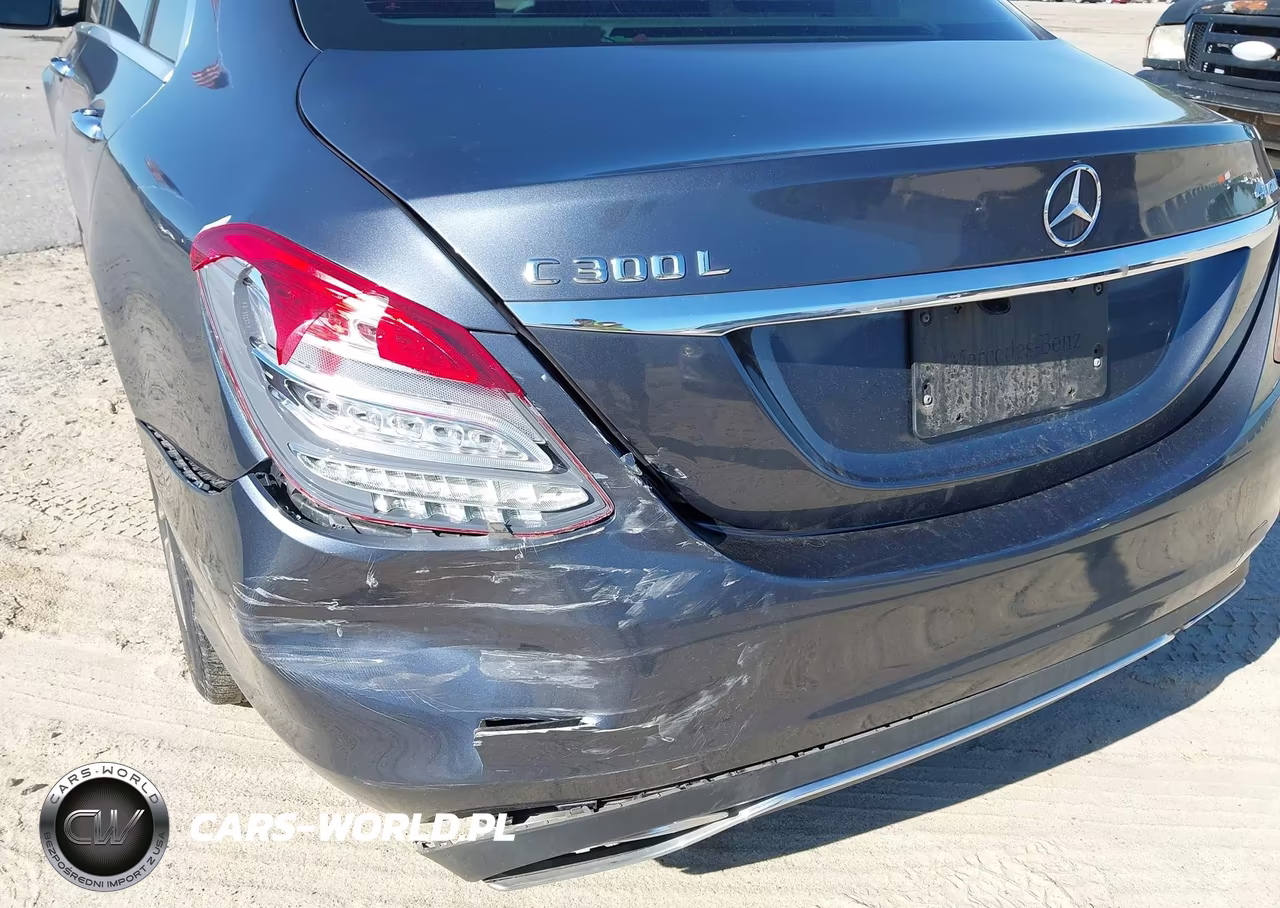 2015 Mercedes-Benz C 300 4Matic VIN:55SWF4KB8FU062771 - 18