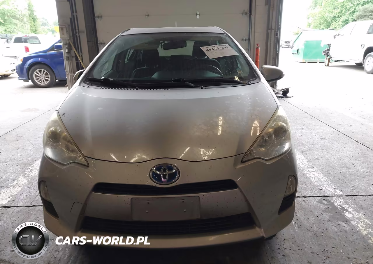 2014 Toyota Prius C Two VIN:JTDKDTB39E1558257 - 11