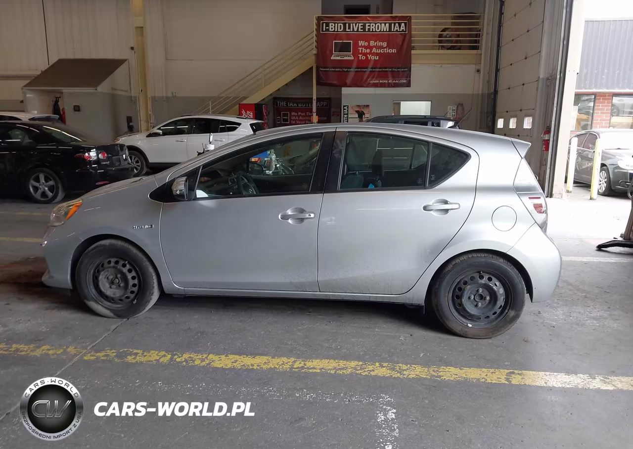 2014 Toyota Prius C Two VIN:JTDKDTB39E1558257 - 13