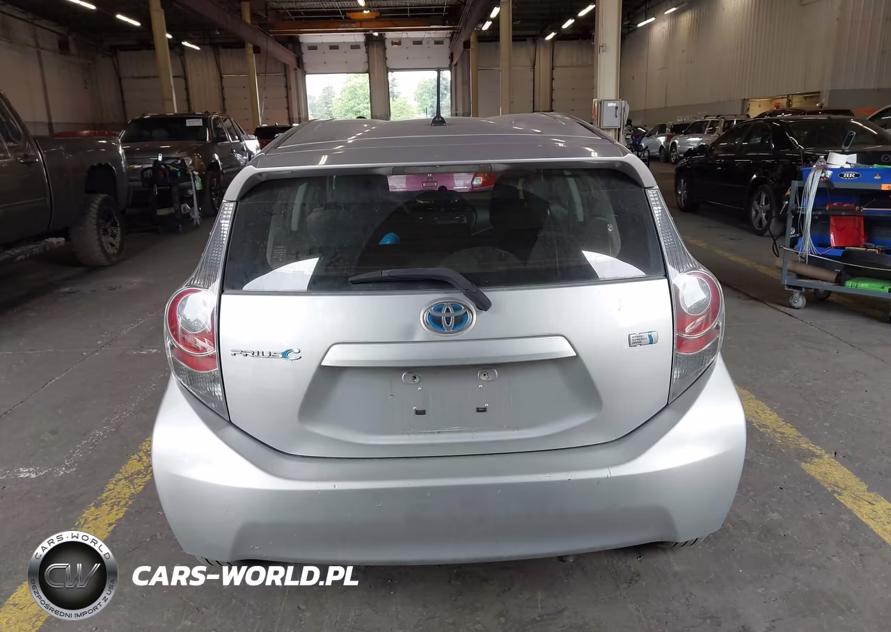 2014 Toyota Prius C Two VIN:JTDKDTB39E1558257 - 15