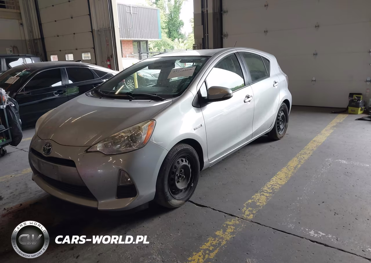 2014 Toyota Prius C Two VIN:JTDKDTB39E1558257 - 2