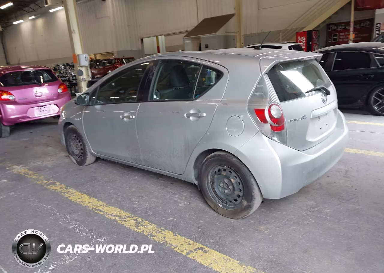 2014 Toyota Prius C Two VIN:JTDKDTB39E1558257 - 3