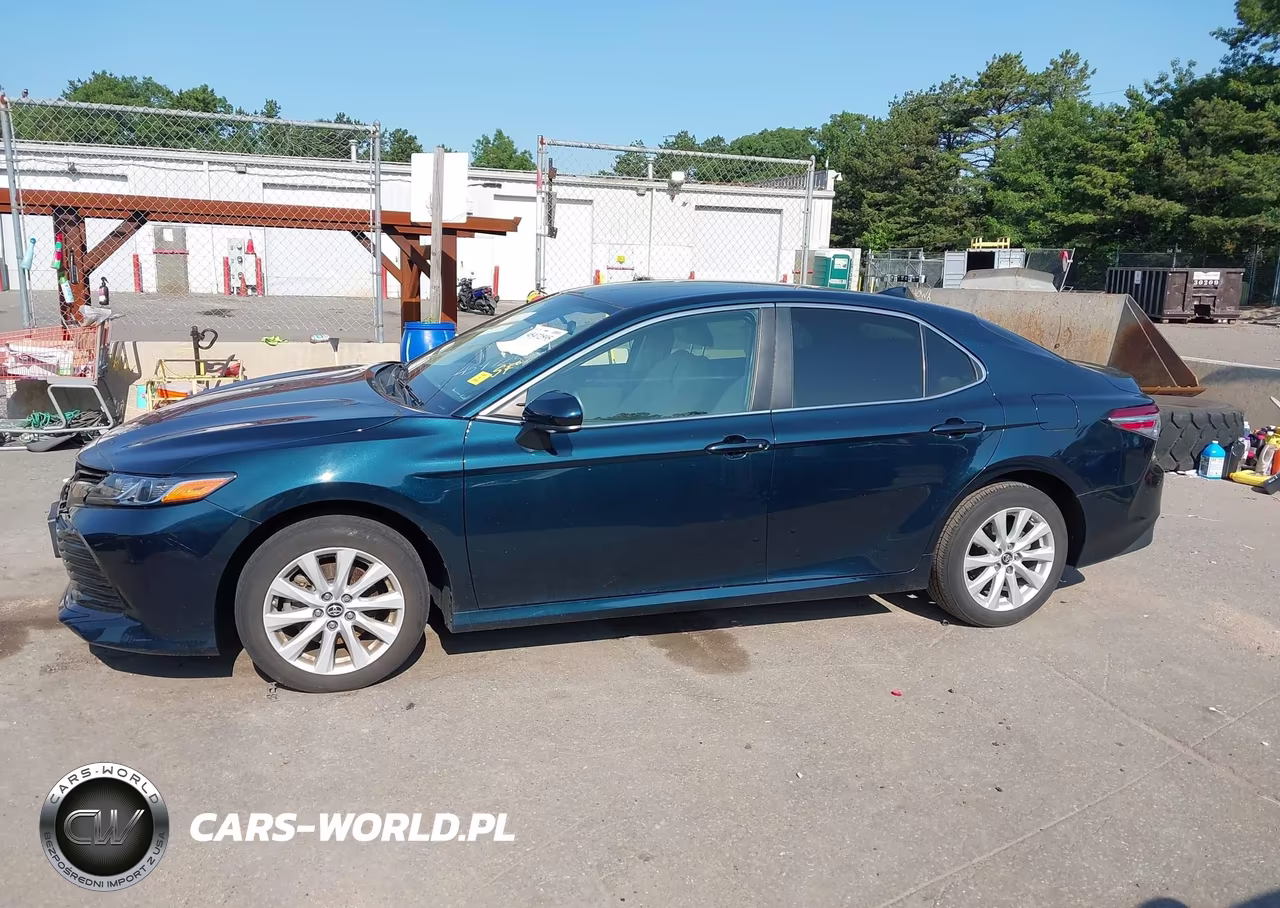 2019 Toyota Camry Le VIN:4T1B11HK5KU702338 - 14