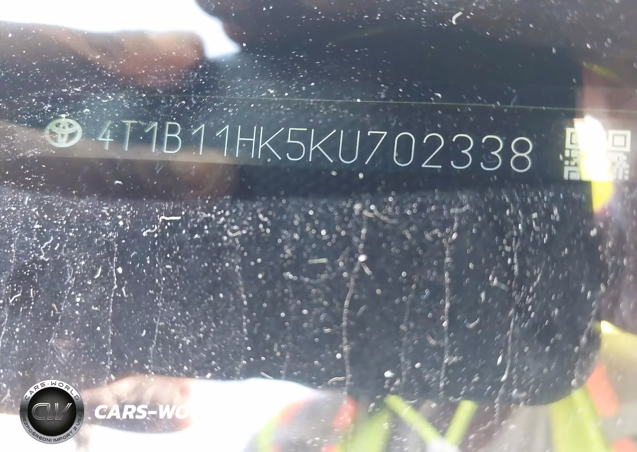 2019 Toyota Camry Le VIN:4T1B11HK5KU702338 - 17