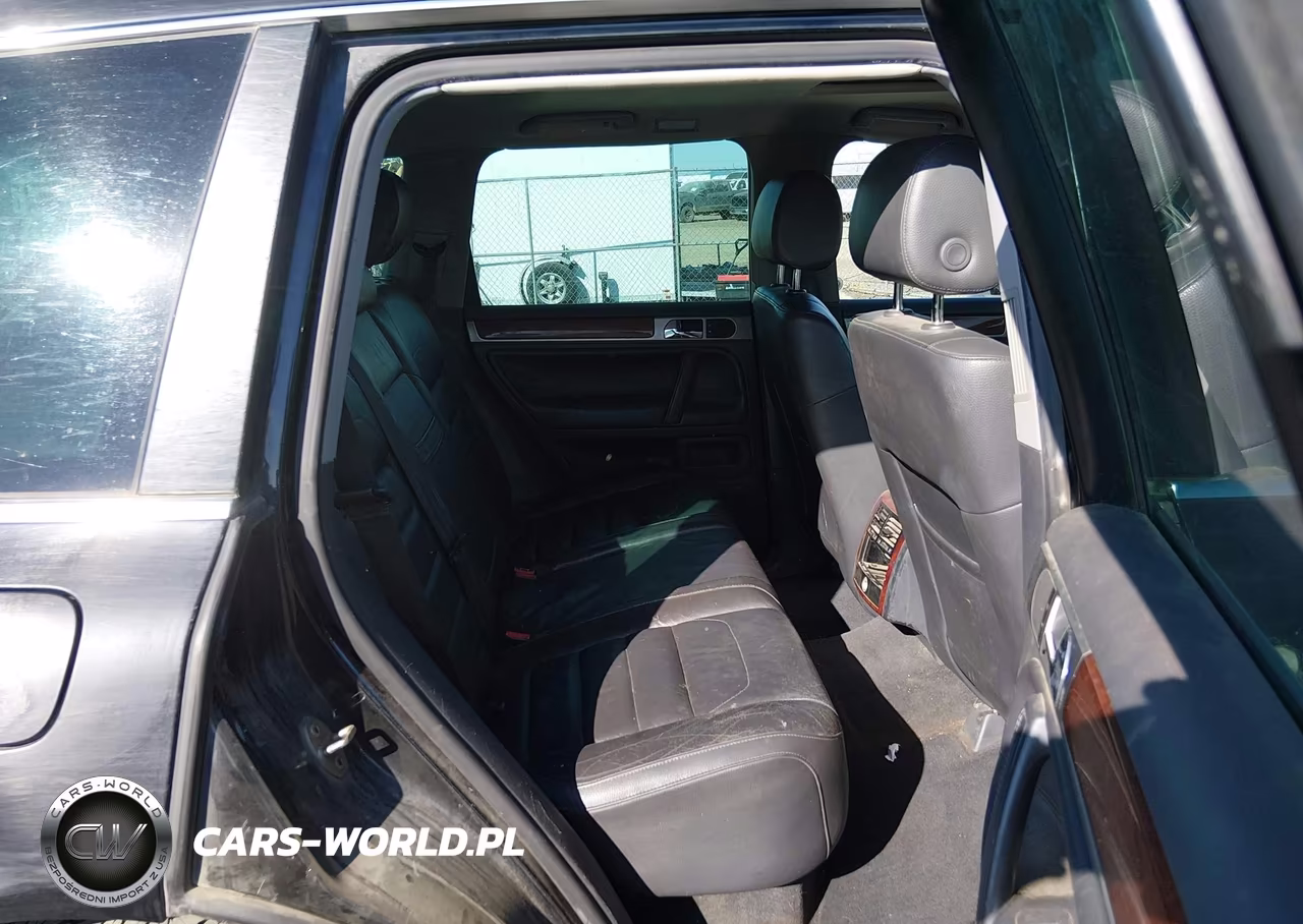 2010 Volkswagen Touareg V6 Tdi VIN:WVGAK7A95AD001638 - 8