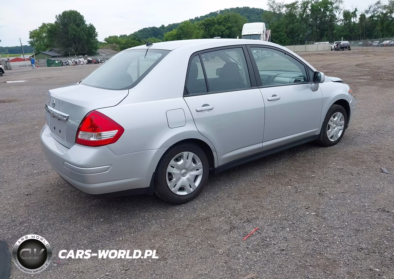2010 Nissan Versa 1.8S VIN:3N1BC1AP5AL379960 - 4