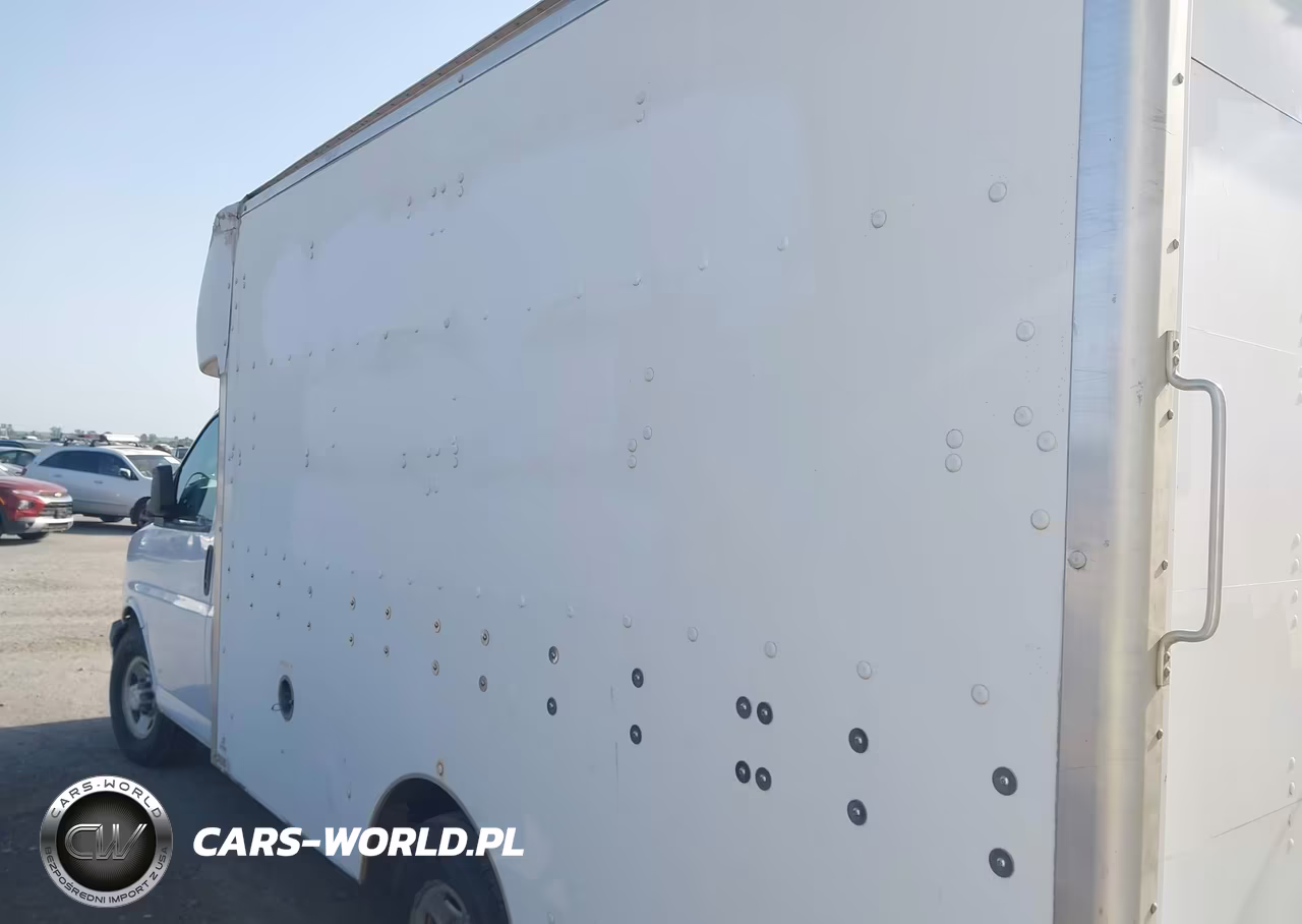 2018 Chevrolet Express Cutaway Work Van VIN:1GB0GRFG9J1195486 - 14