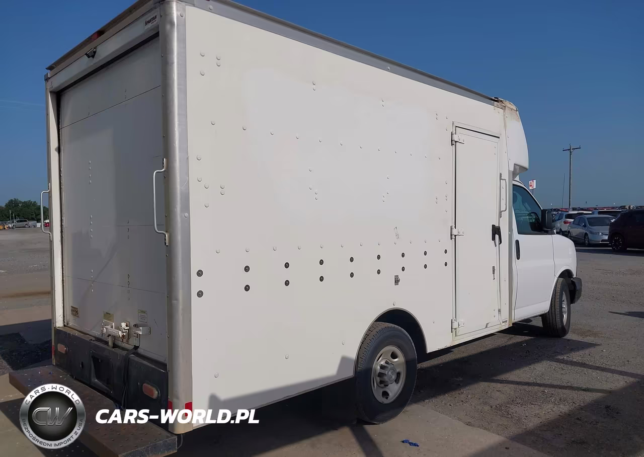 2018 Chevrolet Express Cutaway Work Van VIN:1GB0GRFG9J1195486 - 3