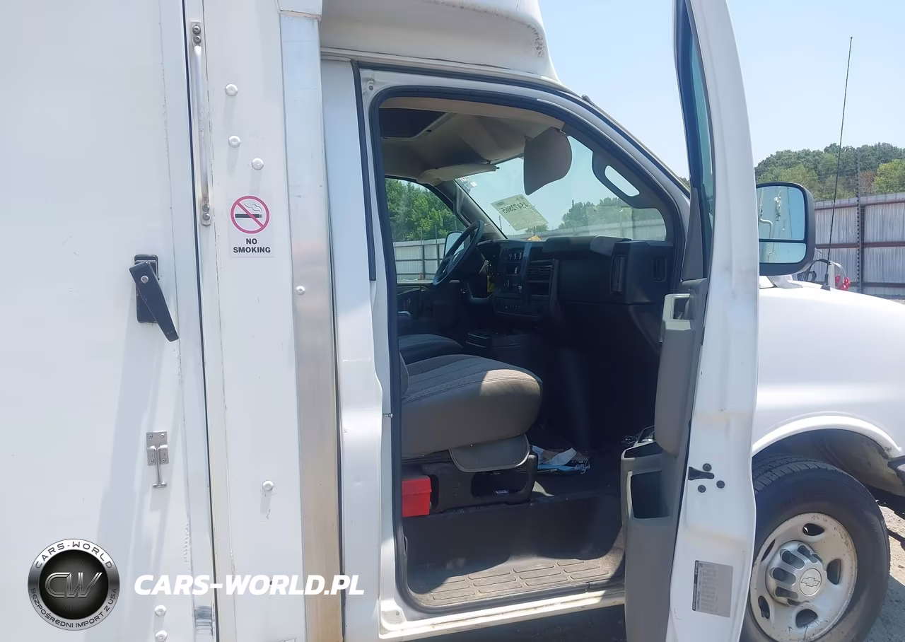 2018 Chevrolet Express Cutaway Work Van VIN:1GB0GRFG9J1195486 - 4