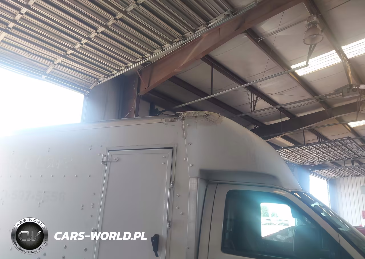 2018 Chevrolet Express Cutaway Work Van VIN:1GB0GRFG9J1195486 - 5