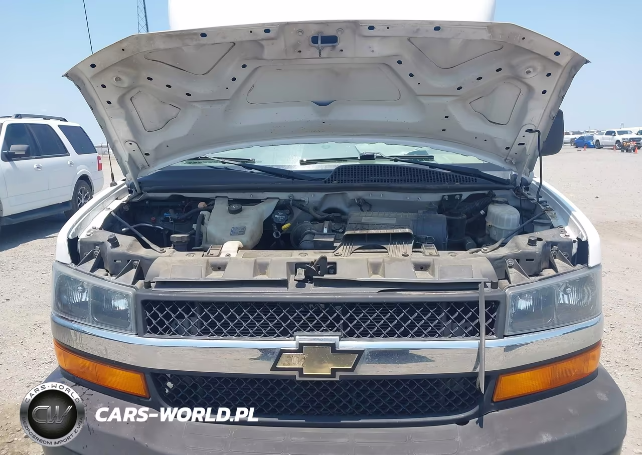 2018 Chevrolet Express Cutaway Work Van VIN:1GB0GRFG9J1195486 - 9
