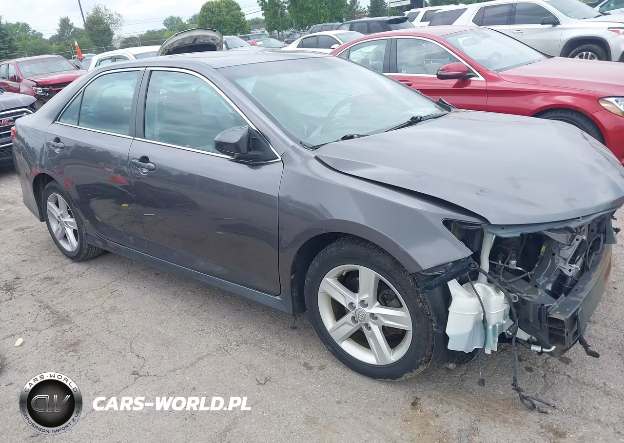 2014 Toyota Camry Se – zdjęcie 1 z 16