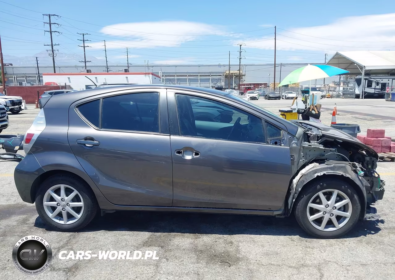 2013 Toyota Prius C Four VIN:JTDKDTB30D1035854 - 14