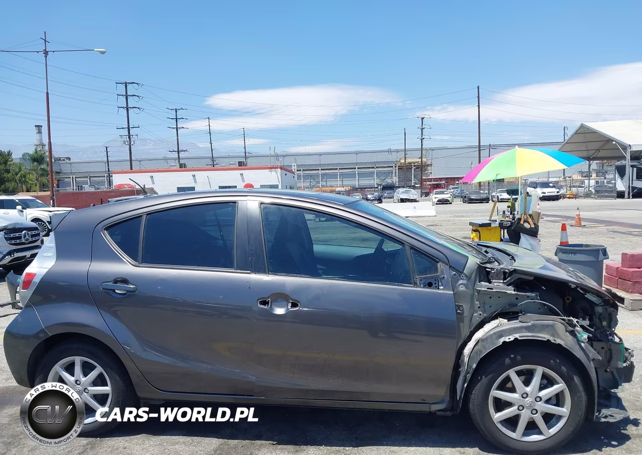 2013 Toyota Prius C Four VIN:JTDKDTB30D1035854 - 18