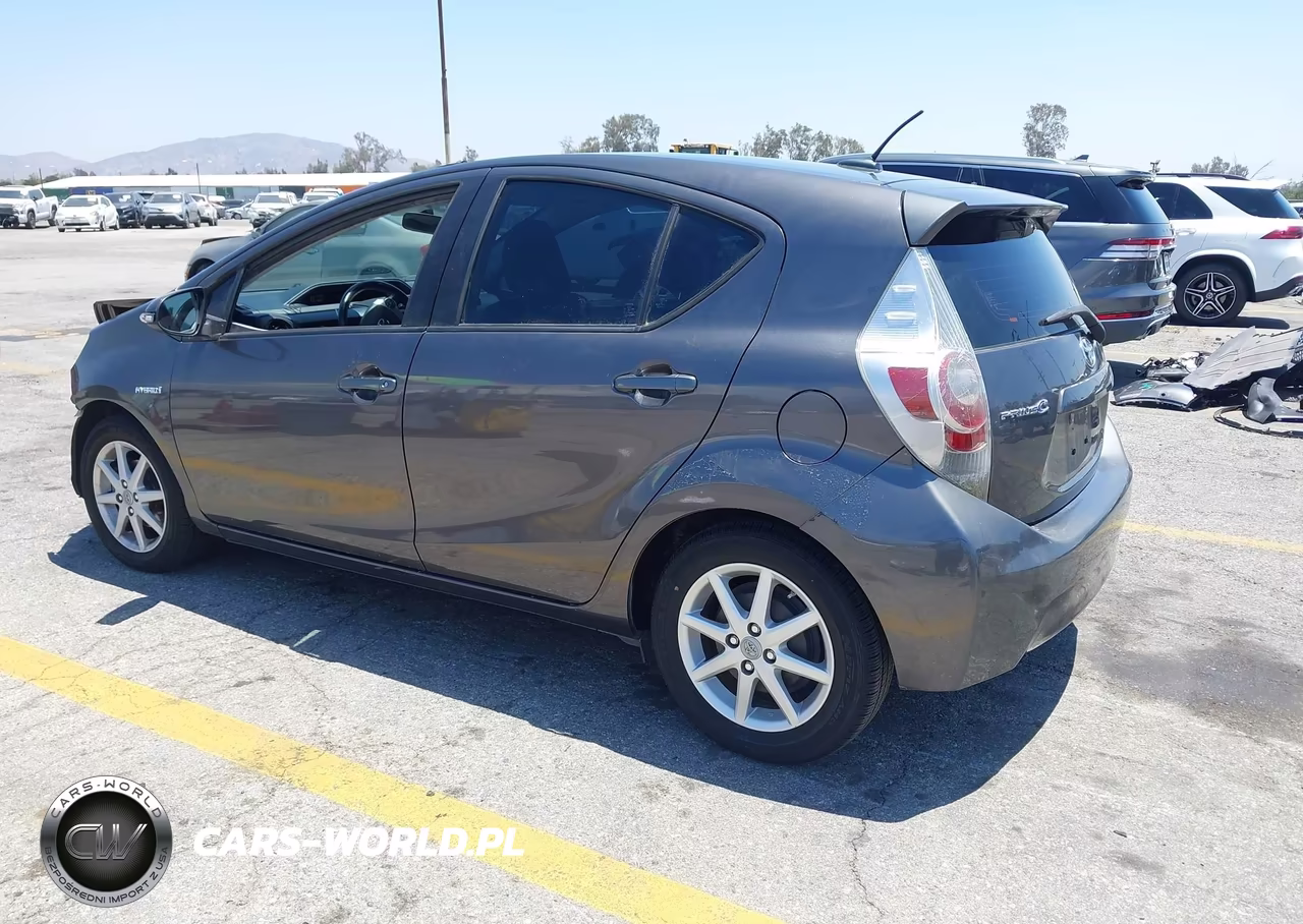2013 Toyota Prius C Four VIN:JTDKDTB30D1035854 - 3
